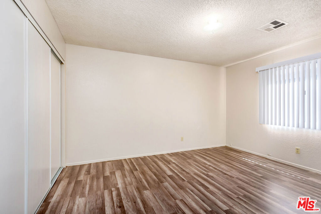 550 E Avenue H14 Property Photo 5
