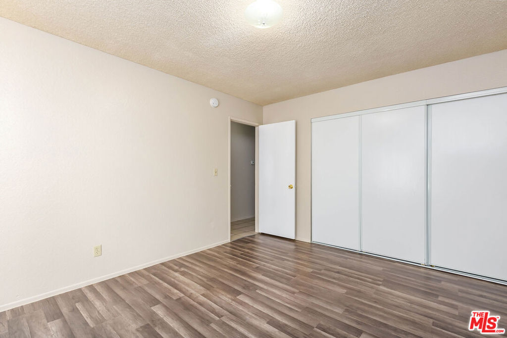 550 E Avenue H14 Property Photo 6