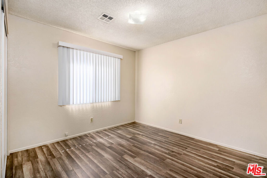 550 E Avenue H14 Property Photo 7