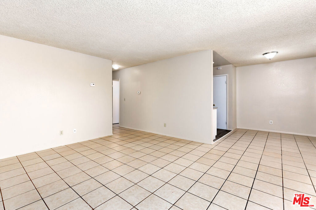 550 E Avenue H14 Property Photo 10