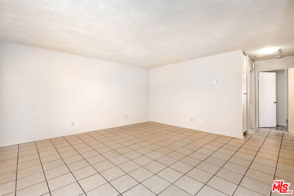 550 E Avenue H14 Property Photo 11