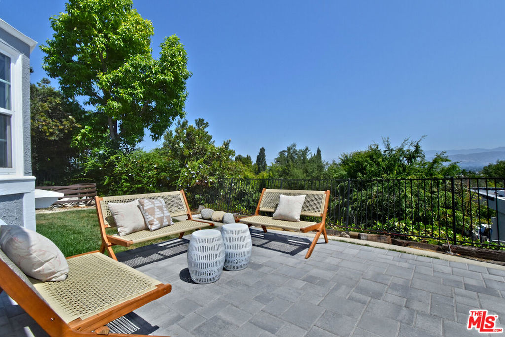 3753 Berry Drive Property Photo 4
