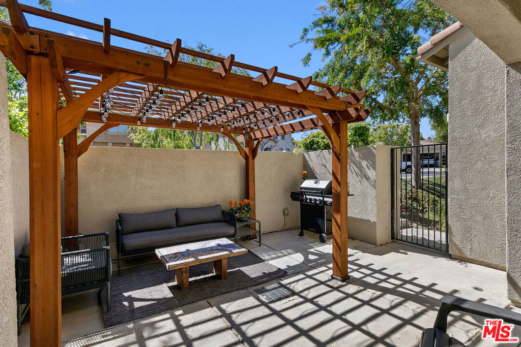 1572 Silver Shadow Drive Property Photo 8