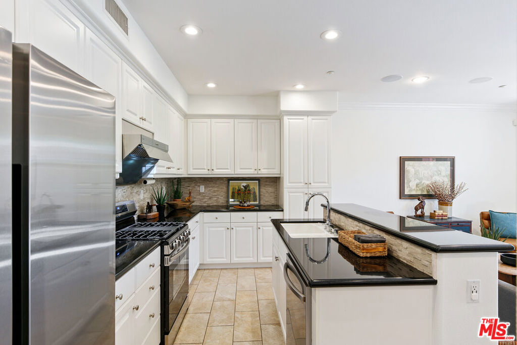 1572 Silver Shadow Drive Property Photo 10
