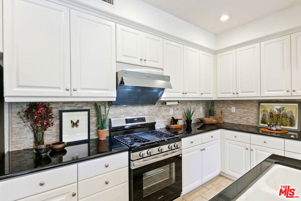 1572 Silver Shadow Drive Property Photo 11
