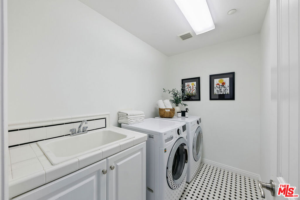 1572 Silver Shadow Drive Property Photo 25