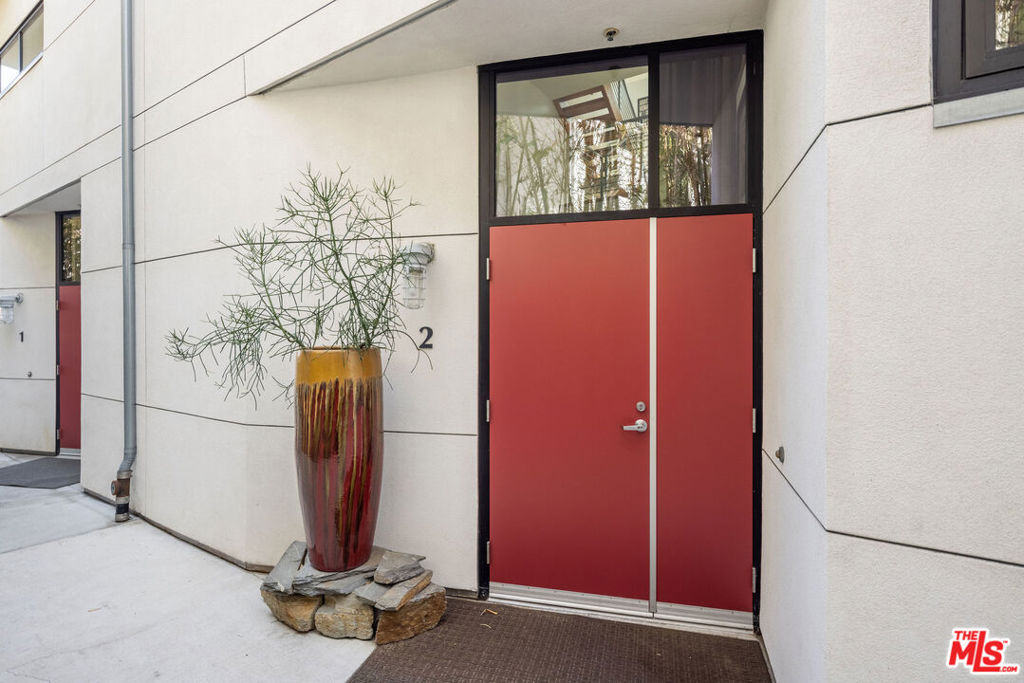 815 Hampton Drive 2 Property Photo 4