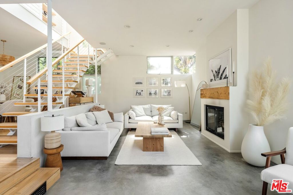 844 California Avenue Property Photo