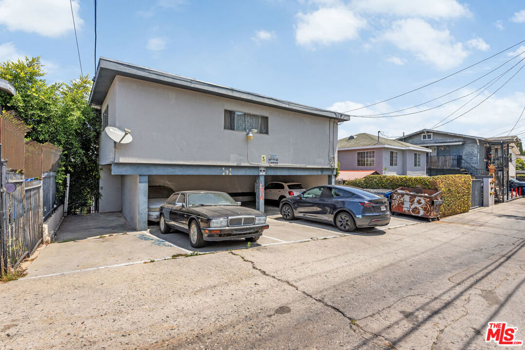 4822 Mascot Street Property Photo 5