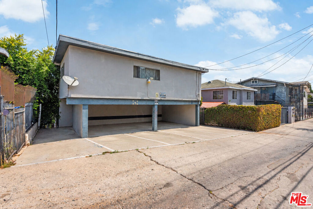 4822 Mascot Street Property Photo 6