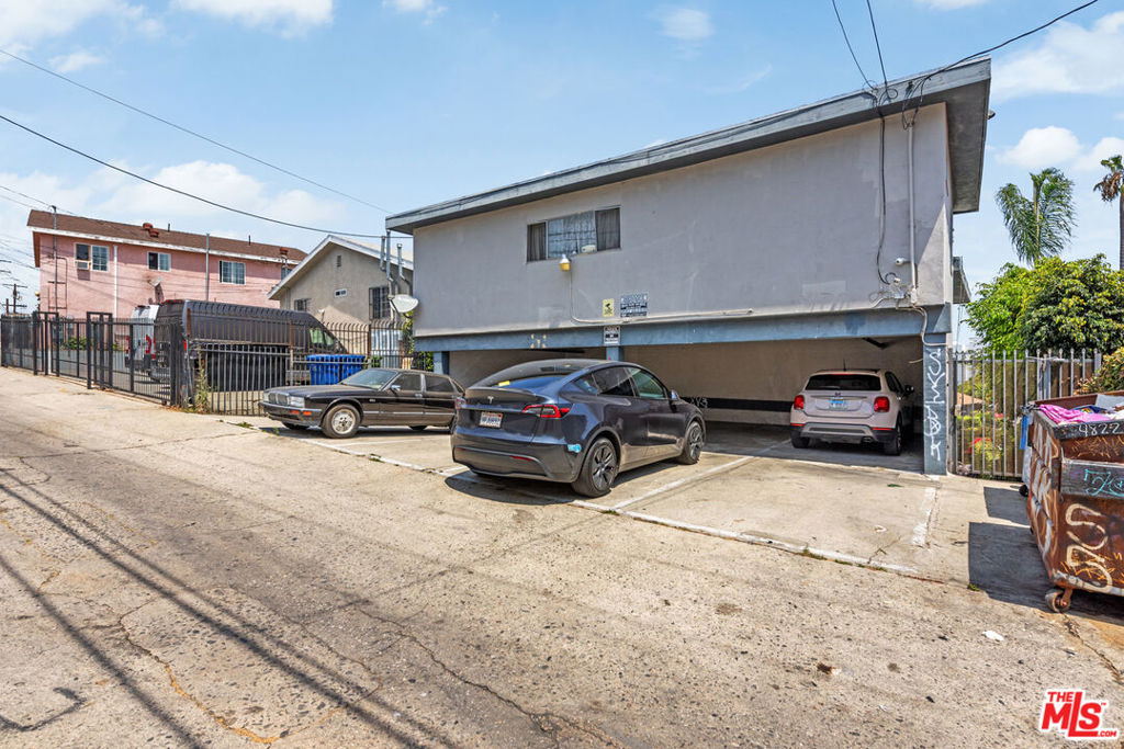 4822 Mascot Street Property Photo 7