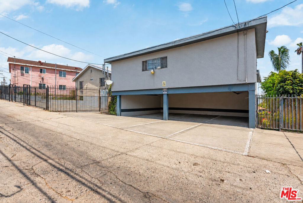 4822 Mascot Street Property Photo 8