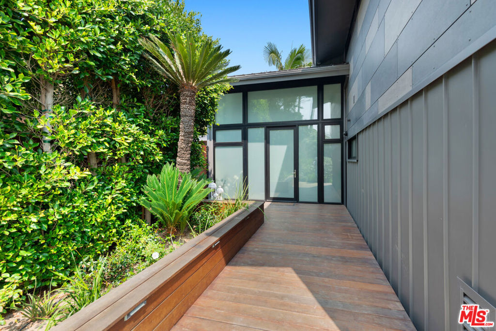 26714 Latigo Shore Drive Property Photo 4