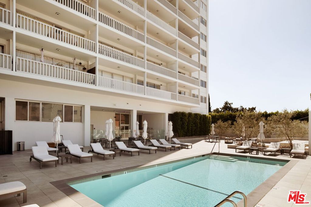 999 N Doheny Drive 807 Property Photo 14