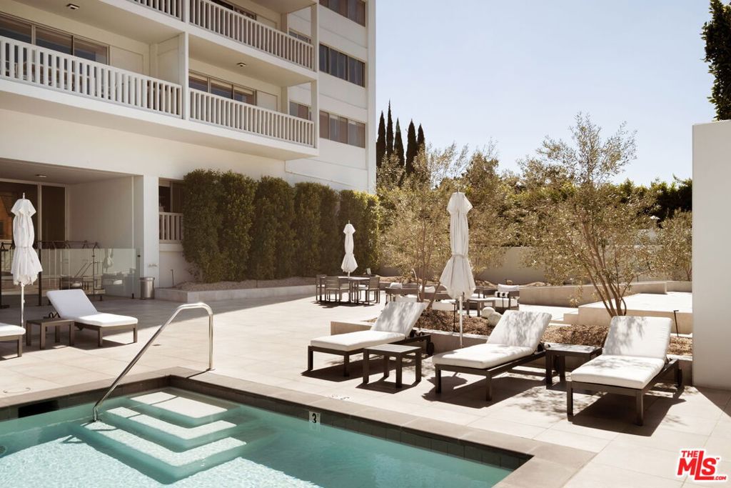 999 N Doheny Drive 807 Property Photo 15