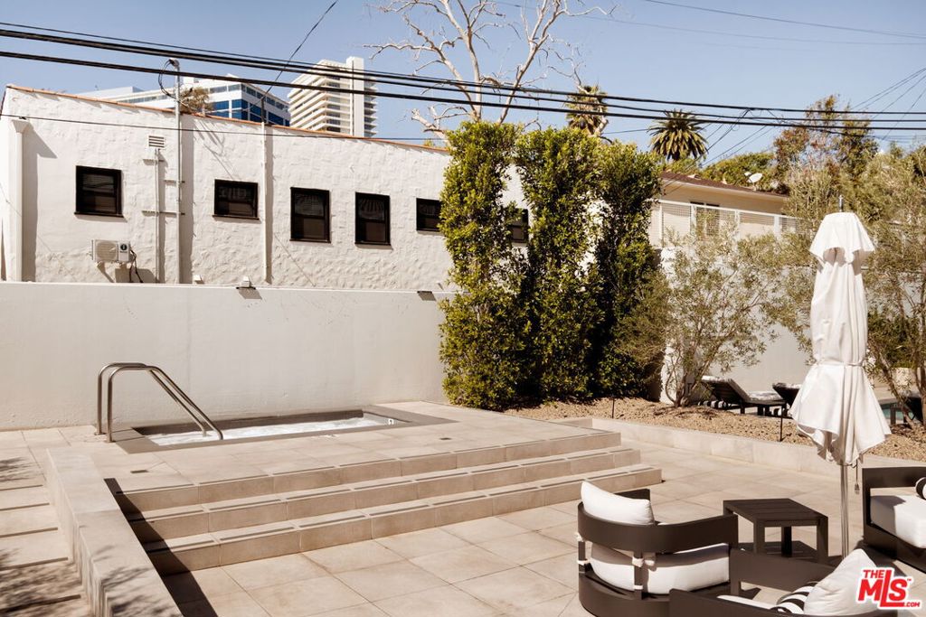 999 N Doheny Drive 807 Property Photo 16