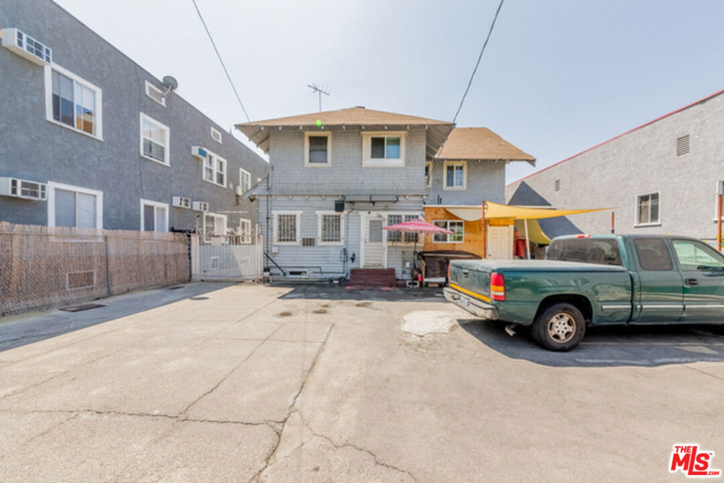 2961 W 8th Street Property Photo 7