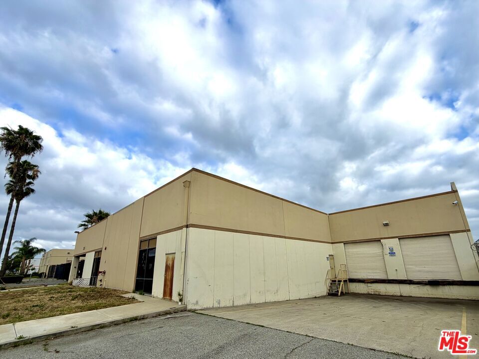 2925 Seaboard Lane Property Photo 3