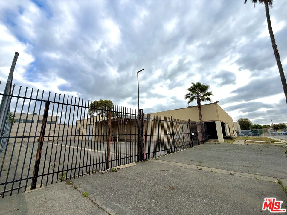 2925 Seaboard Lane Property Photo 4