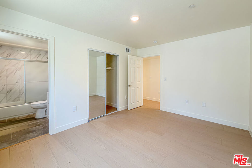 732 E 52nd Street Property Photo 6
