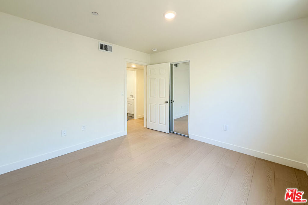 732 E 52nd Street Property Photo 8