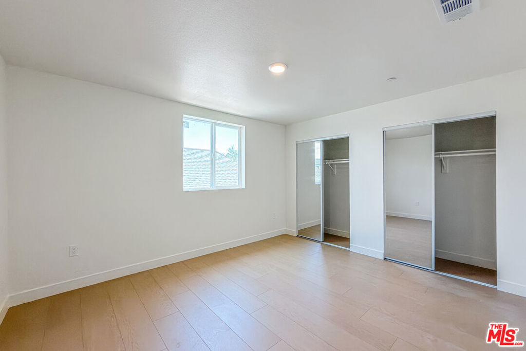 732 E 52nd Street Property Photo 11