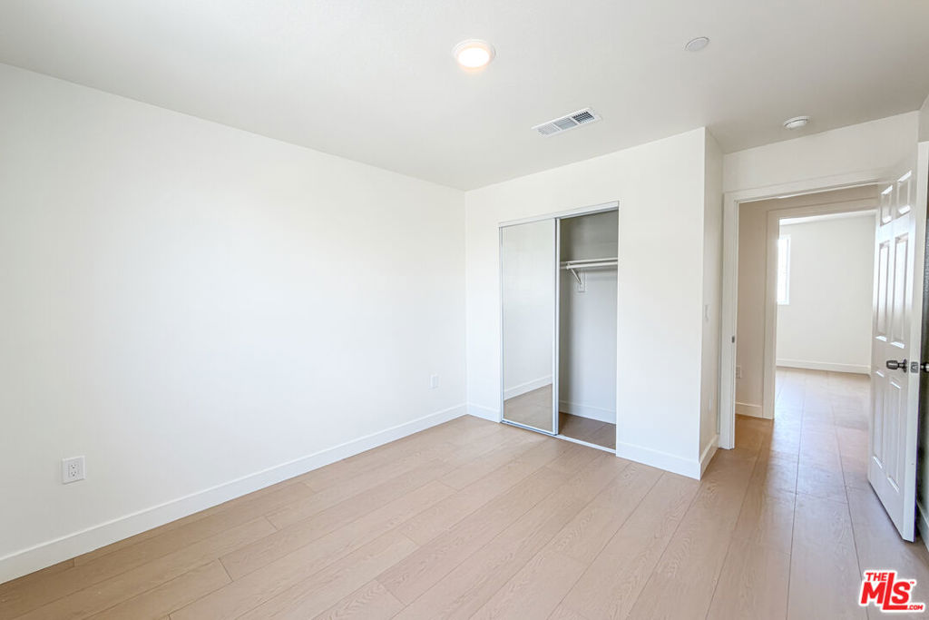732 E 52nd Street Property Photo 13