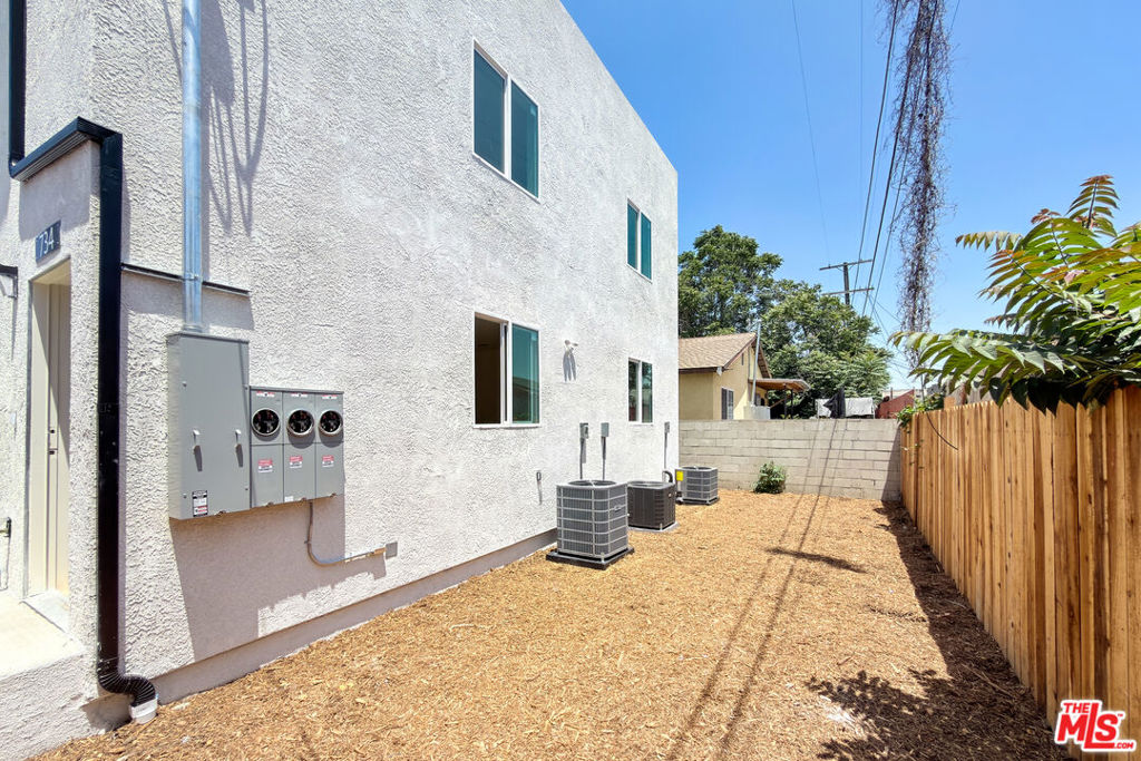 732 E 52nd Street Property Photo 17