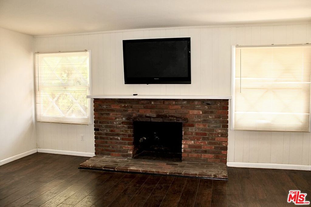 20158 Gresham Street Property Photo 6