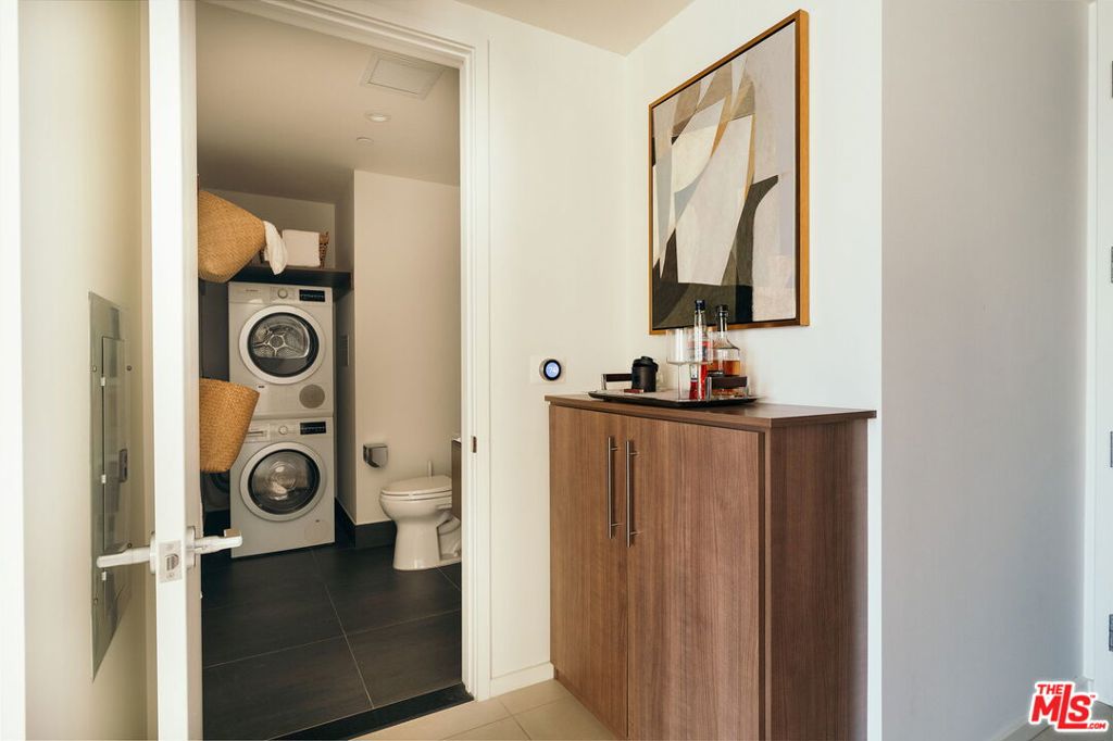 889 Francisco Street 1801 Property Photo 12