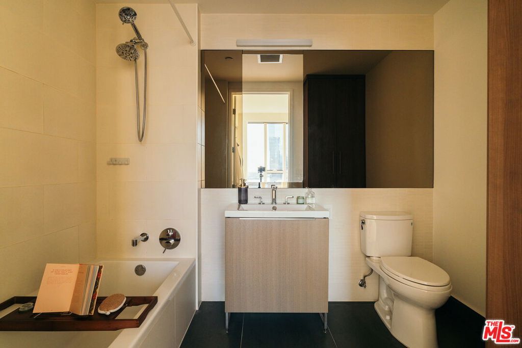 889 Francisco Street 1801 Property Photo 18