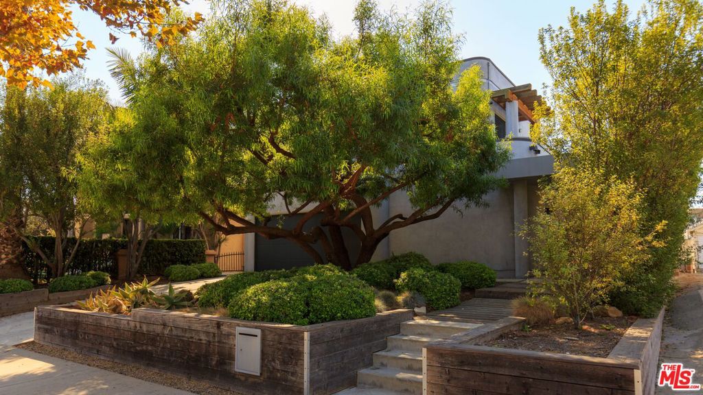 507 N Lucerne Boulevard Property Photo 1