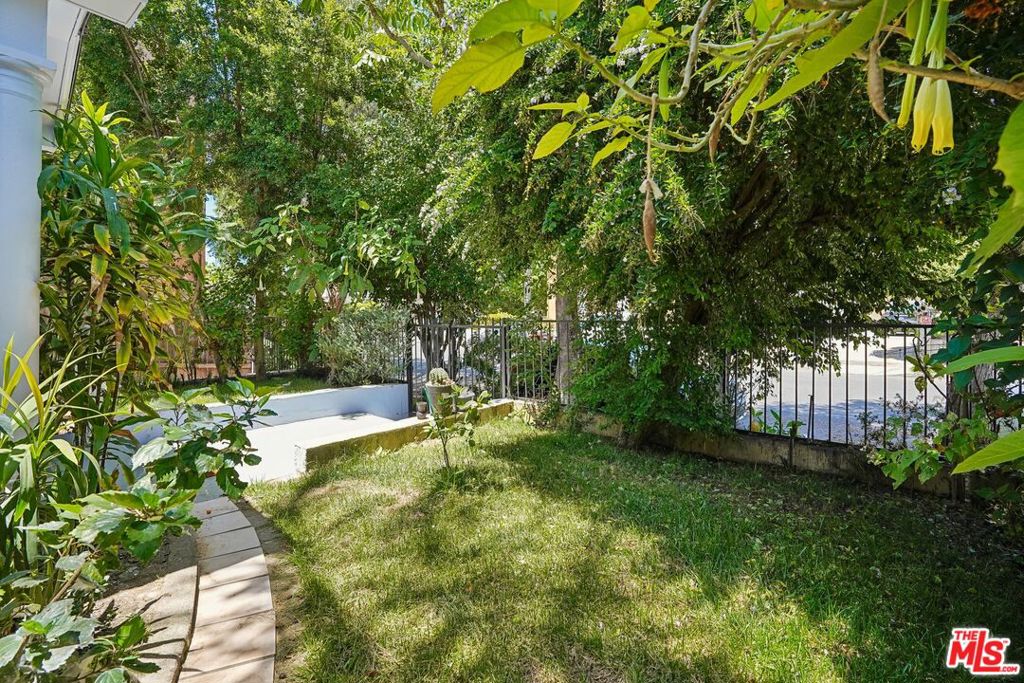 1546 W 30th Street Property Photo 6
