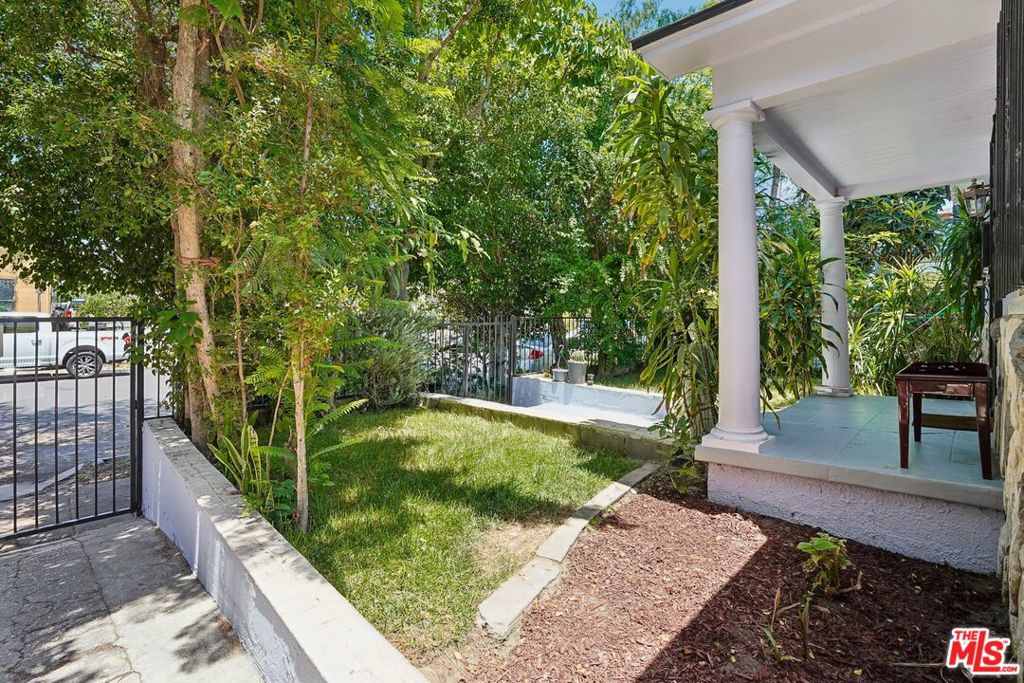 1546 W 30th Street Property Photo 7