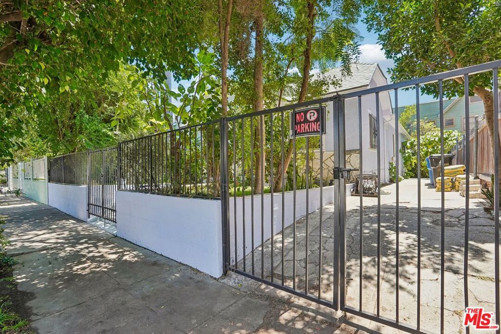 1546 W 30th Street Property Photo 8