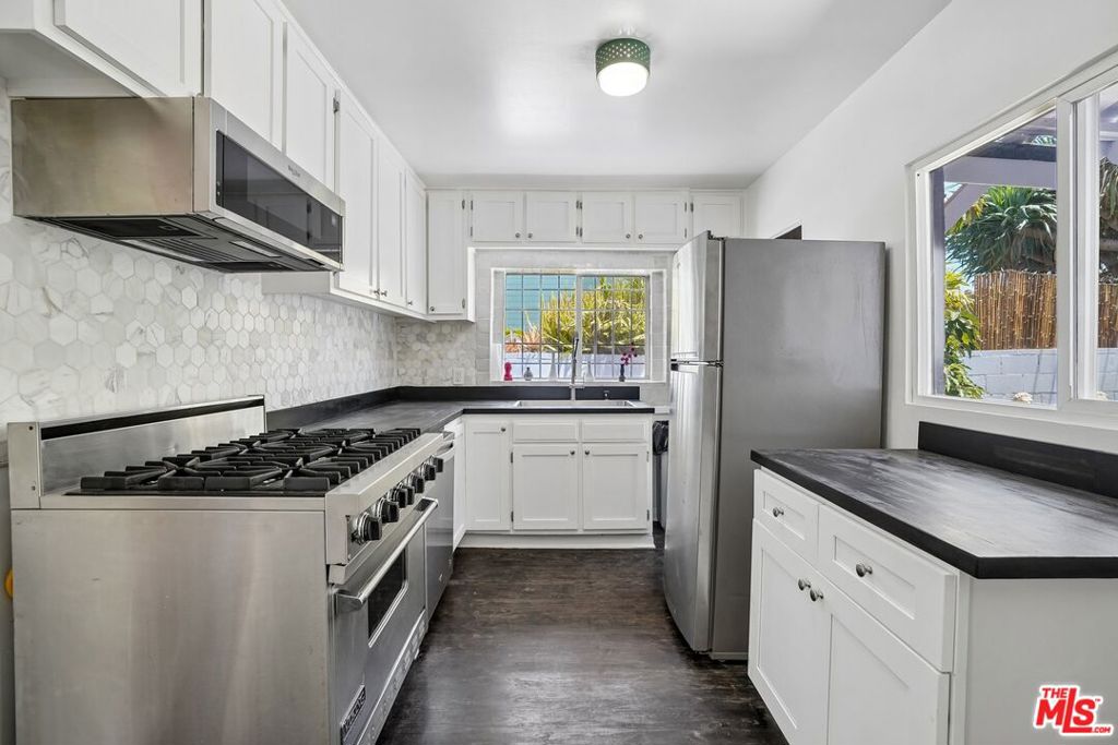 1546 W 30th Street Property Photo 10