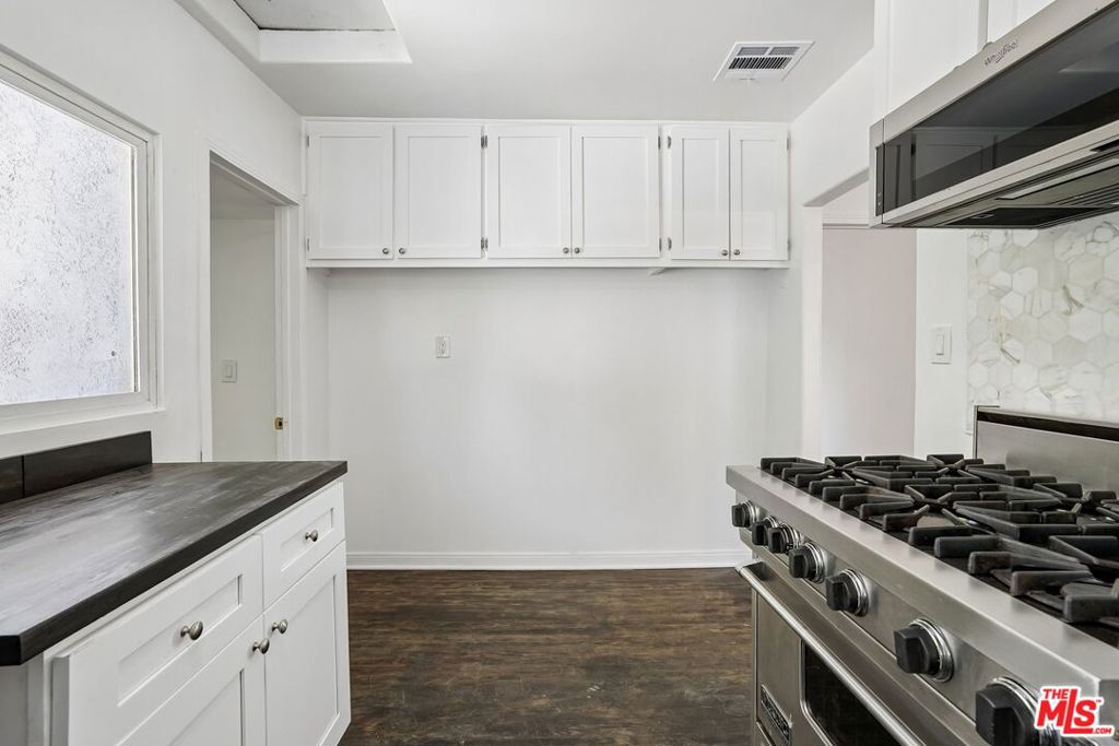1546 W 30th Street Property Photo 12