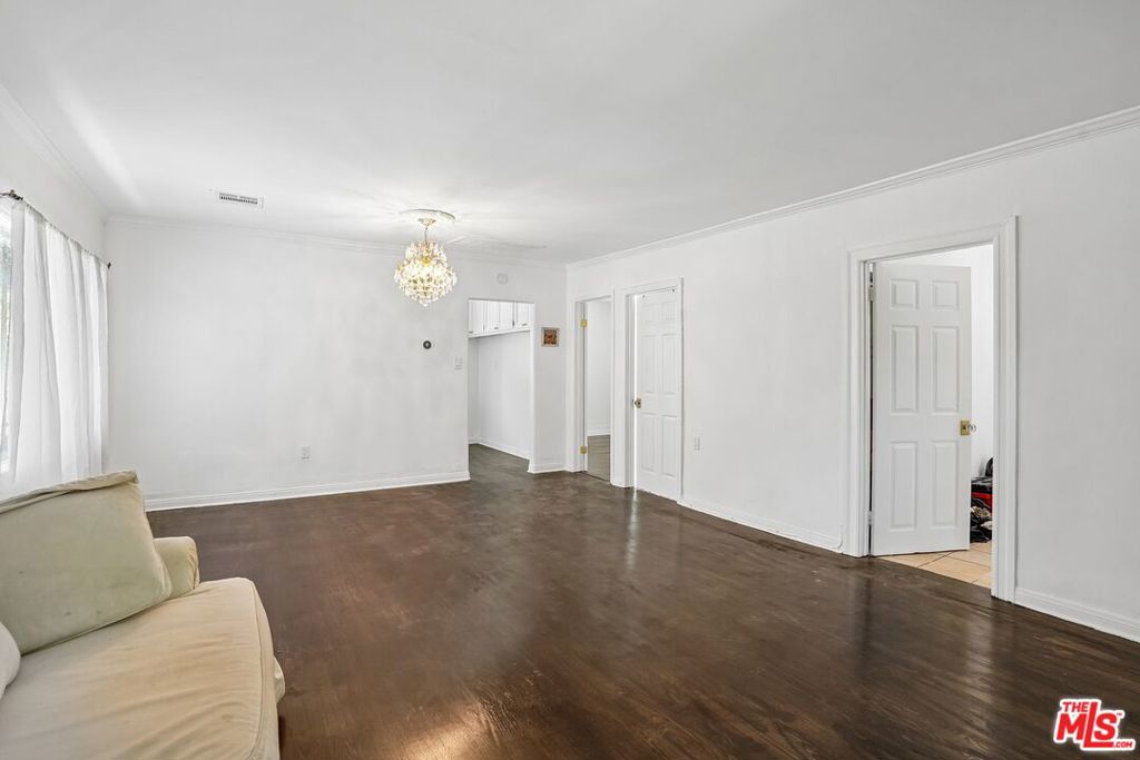 1546 W 30th Street Property Photo 16