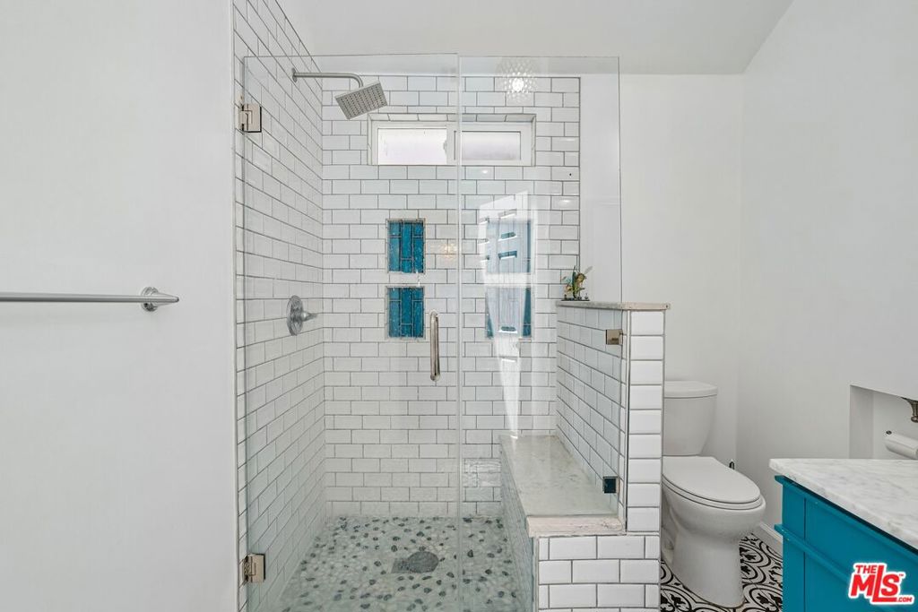 1546 W 30th Street Property Photo 18