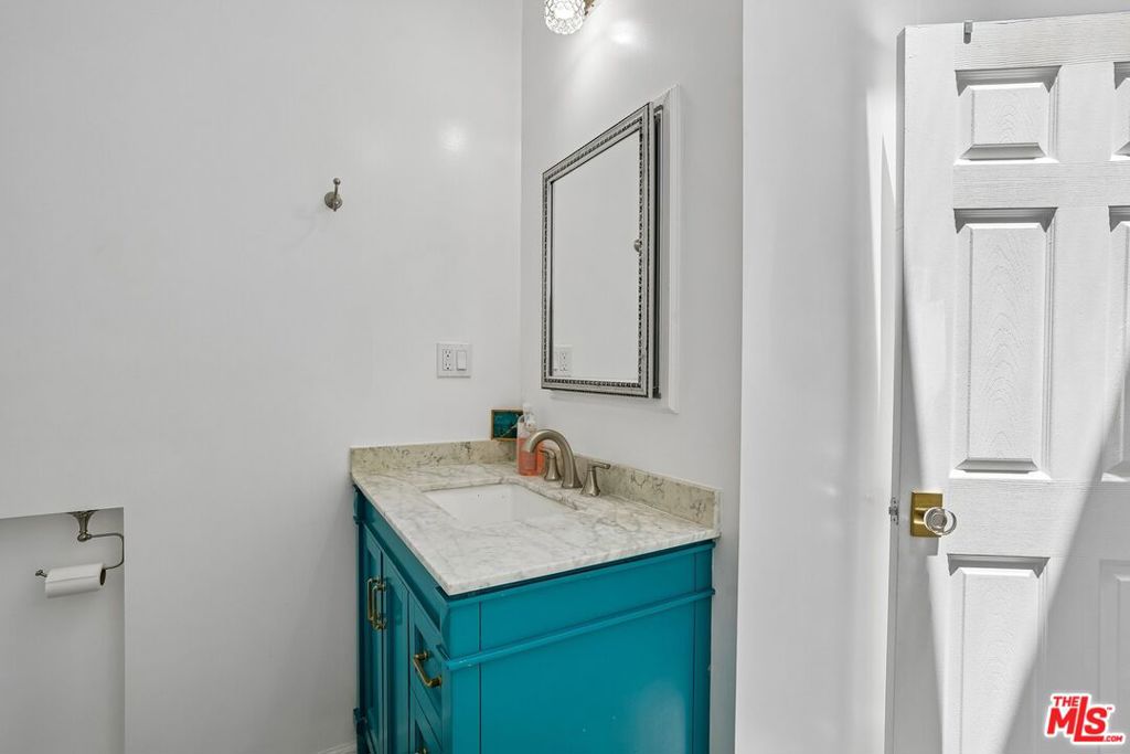 1546 W 30th Street Property Photo 19