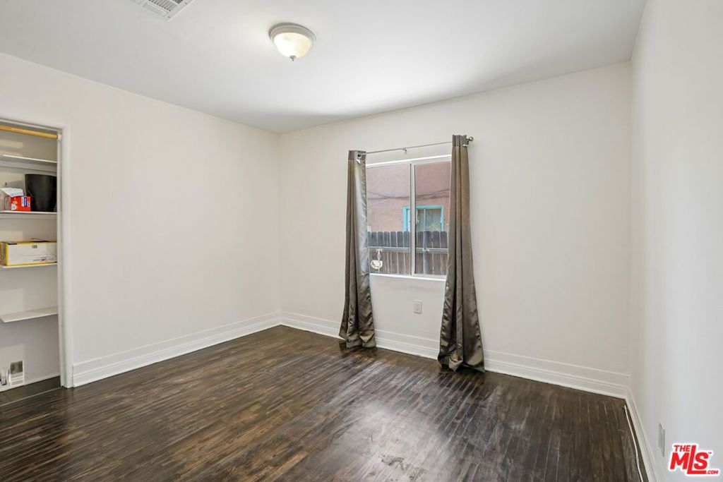 1546 W 30th Street Property Photo 20