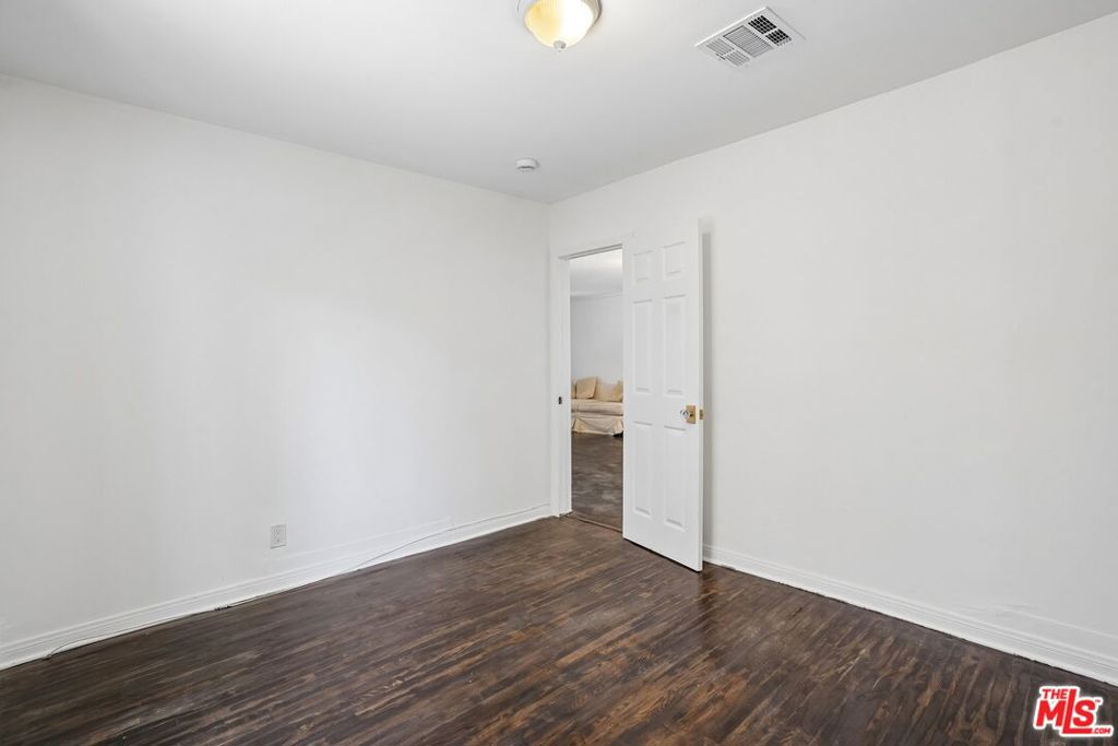 1546 W 30th Street Property Photo 22