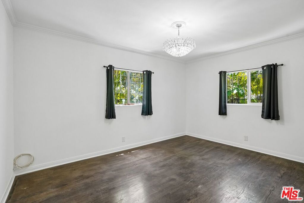 1546 W 30th Street Property Photo 23