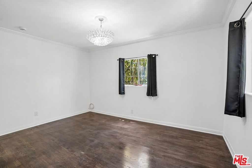 1546 W 30th Street Property Photo 25