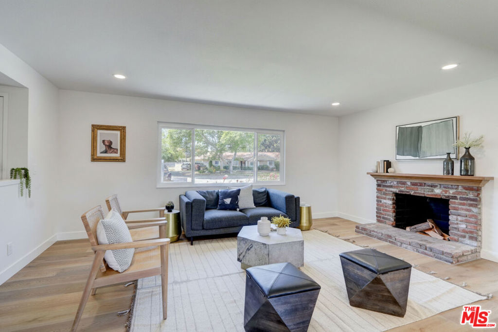 476 Jeanne Court Property Photo 4