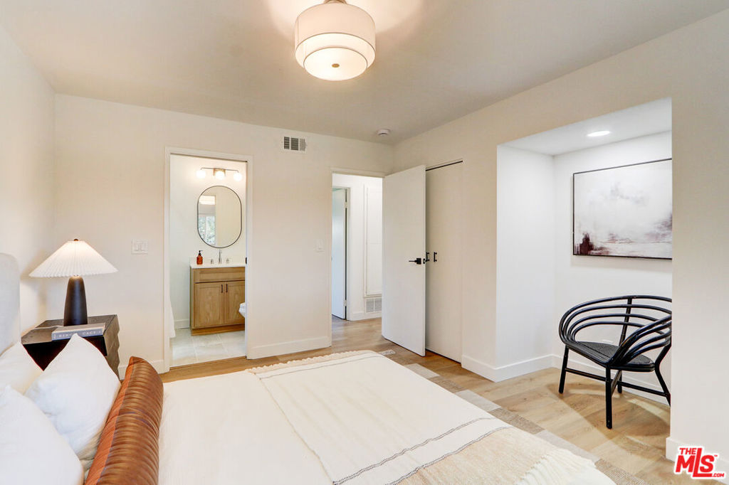 476 Jeanne Court Property Photo 6