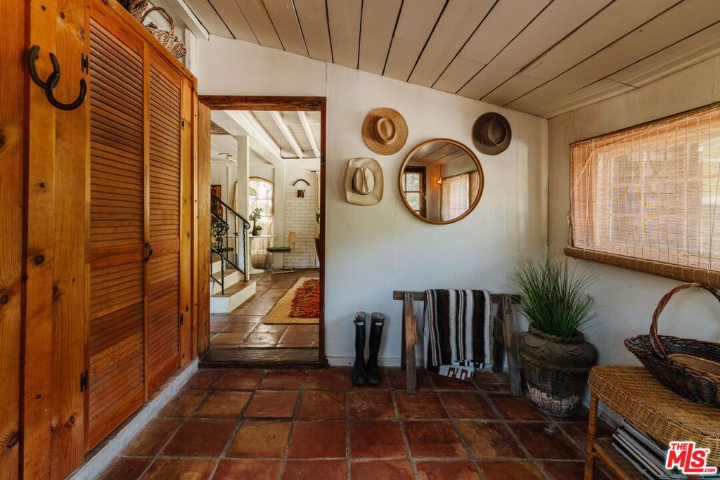 437 Short Trail Property Photo 4