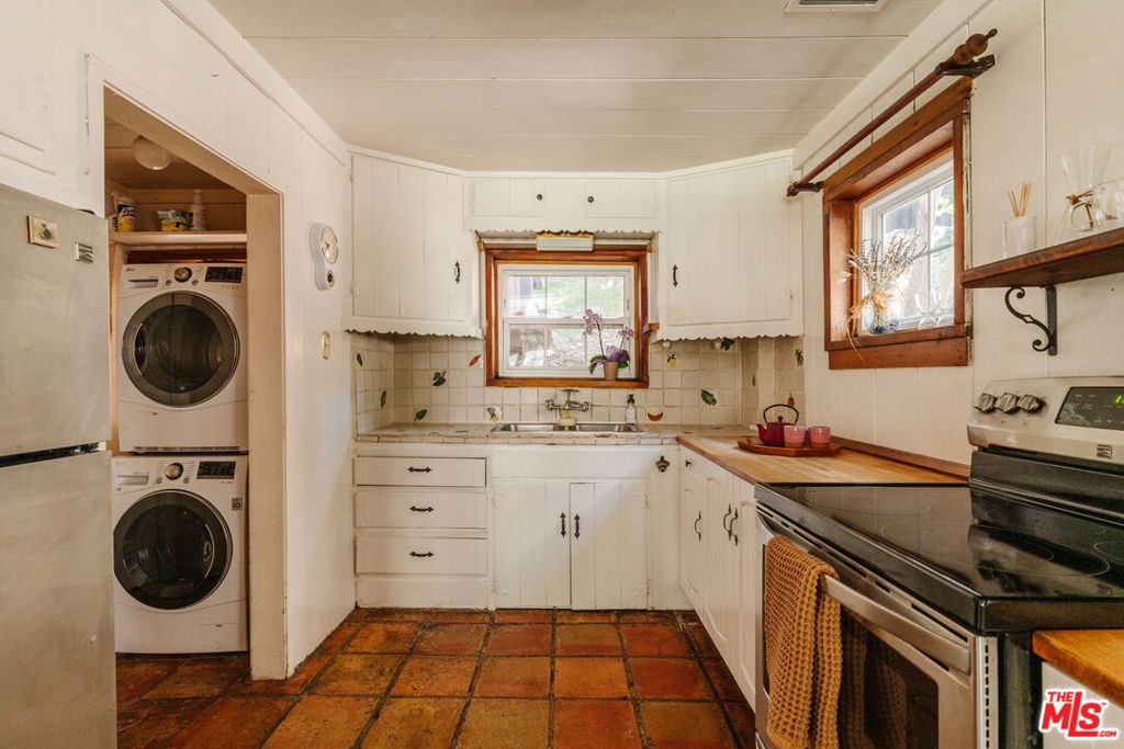 437 Short Trail Property Photo 23