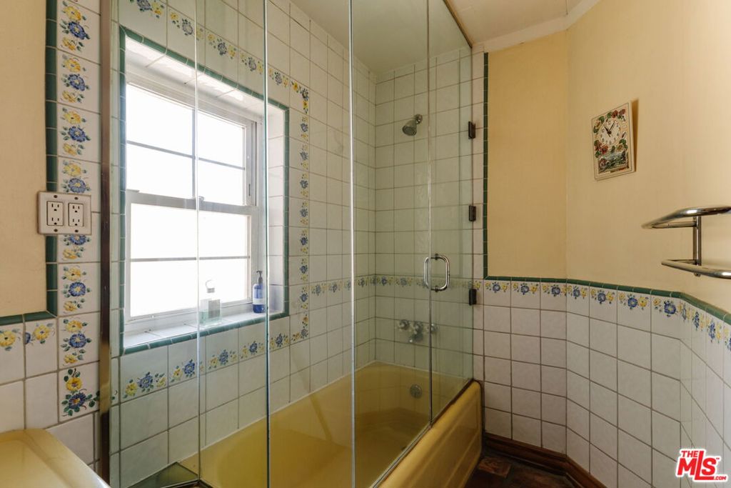 437 Short Trail Property Photo 40