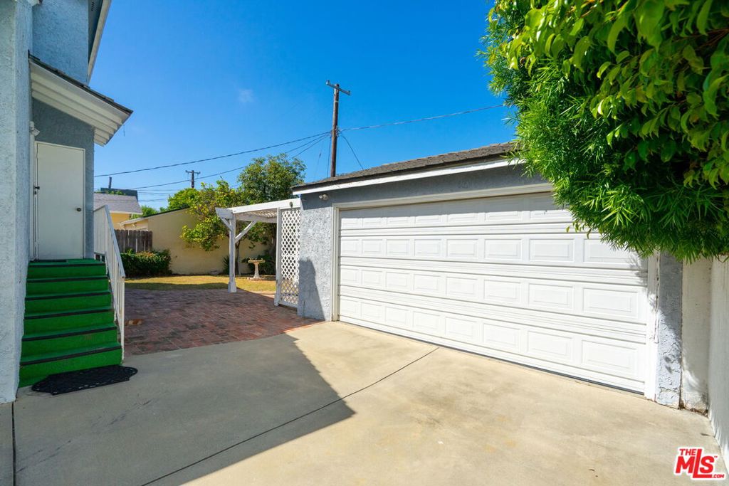 3158 Grand View Boulevard Property Photo 4